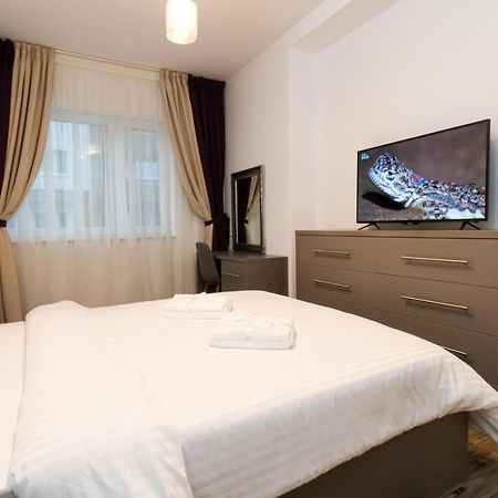 בראשוב Yan Apartment - Near Mall & Free Private Parking מראה חיצוני תמונה