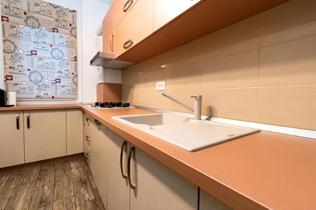 בראשוב Yan Apartment - Near Mall & Free Private Parking מראה חיצוני תמונה