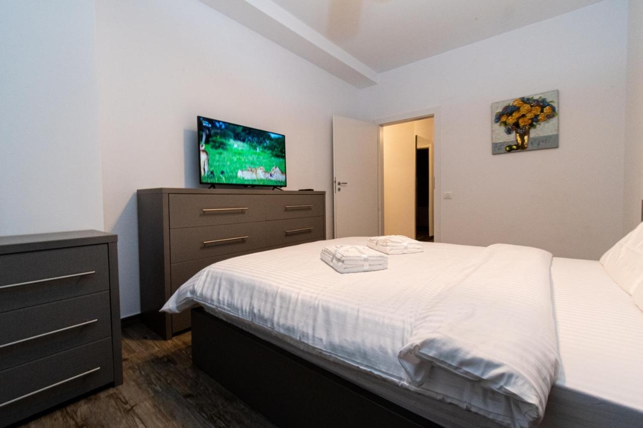בראשוב Yan Apartment - Near Mall & Free Private Parking מראה חיצוני תמונה