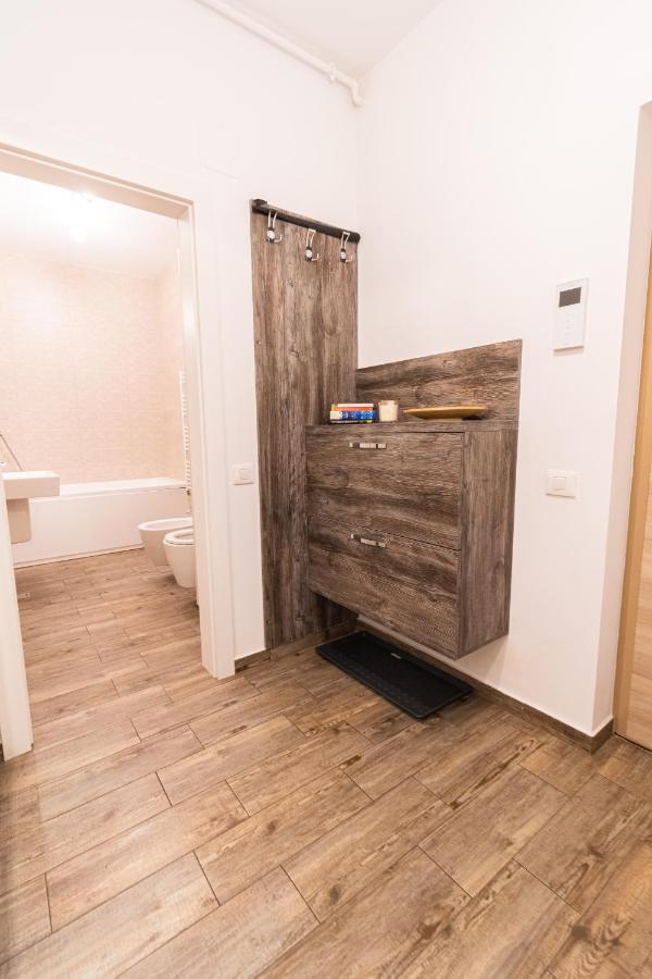 בראשוב Yan Apartment - Near Mall & Free Private Parking מראה חיצוני תמונה