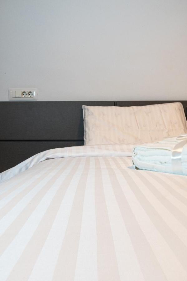 בראשוב Yan Apartment - Near Mall & Free Private Parking מראה חיצוני תמונה